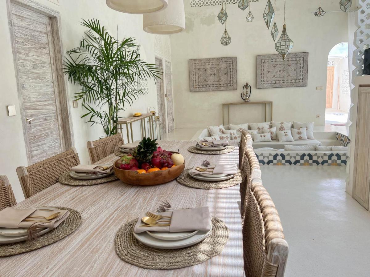 Casa Blanca Villa Canggu Buitenkant foto